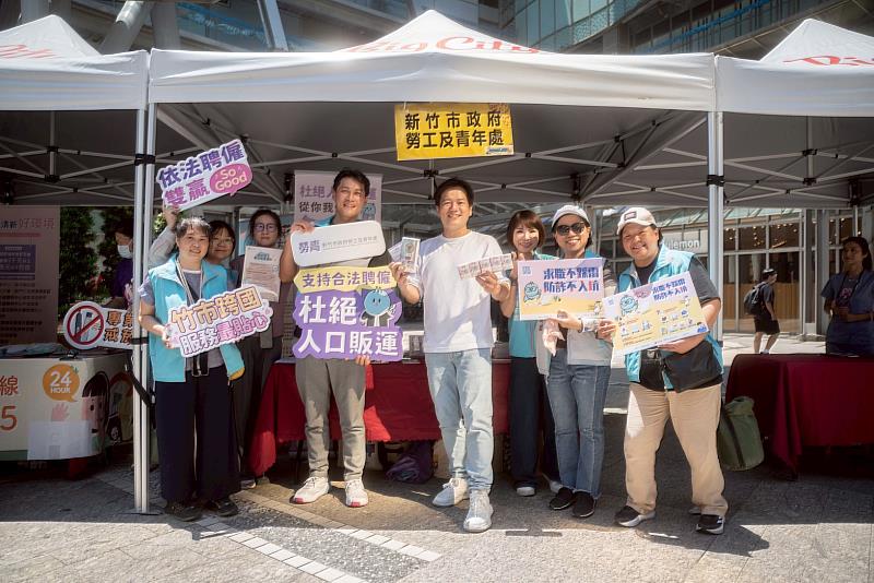 現場設置多個攤位宣導預防犯罪等觀念