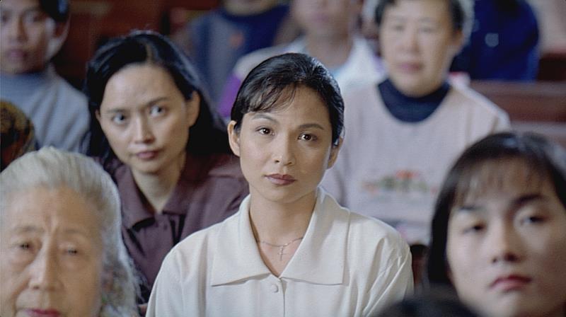 曾獲奧斯卡金像獎「最佳外語片」提名的《飲食男女》，為國際大導李安「父親三部曲」最終章，細膩呈現1990年代家庭與世代間的衝突與和解。（國家影視聽中心提供）