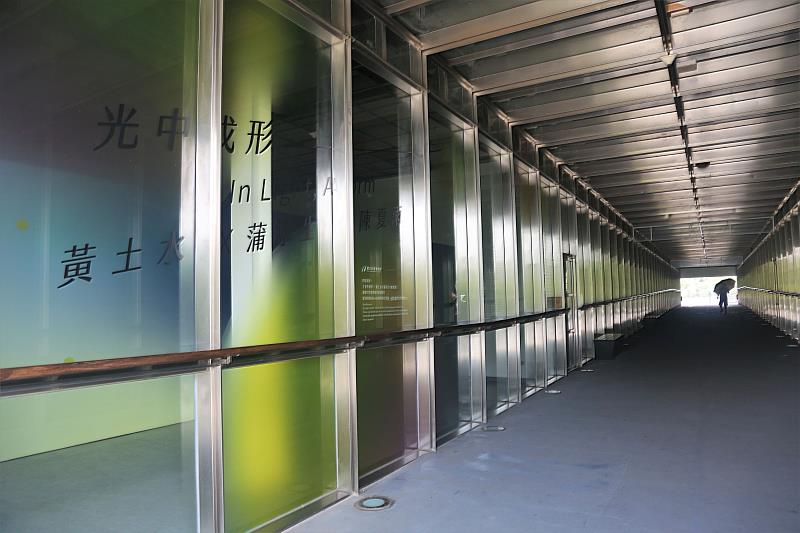 國美館「光中成形：黃土水×蒲添生×陳夏雨」3D浮空投影，即日起於國美館戶外空橋展出。