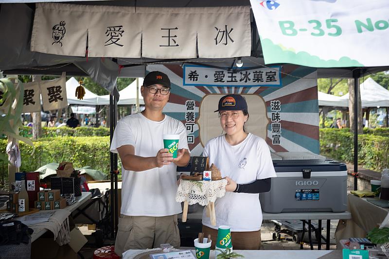 市集全面使用循環餐具，促進永續綠生活。