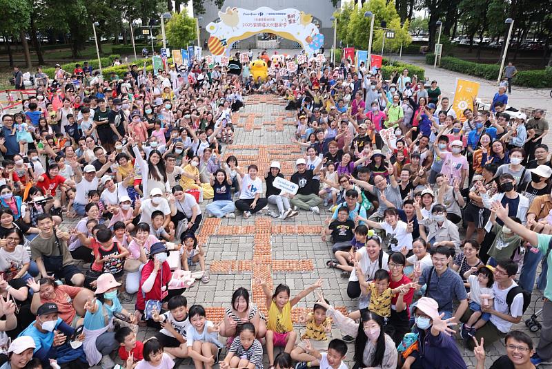2025家樂福文化藝術季  號召千人排蛋讓美好蛋生