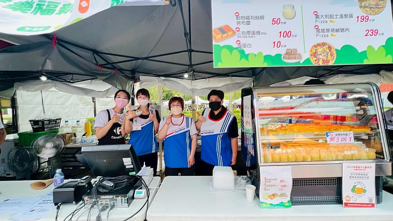 家樂福新營店推出非籠飼雞蛋限定料理。