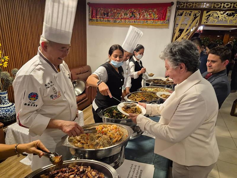 「台灣美食國際巡迴講座」於家鄉樓餐廳舉辦「品味台灣」美食饗宴。