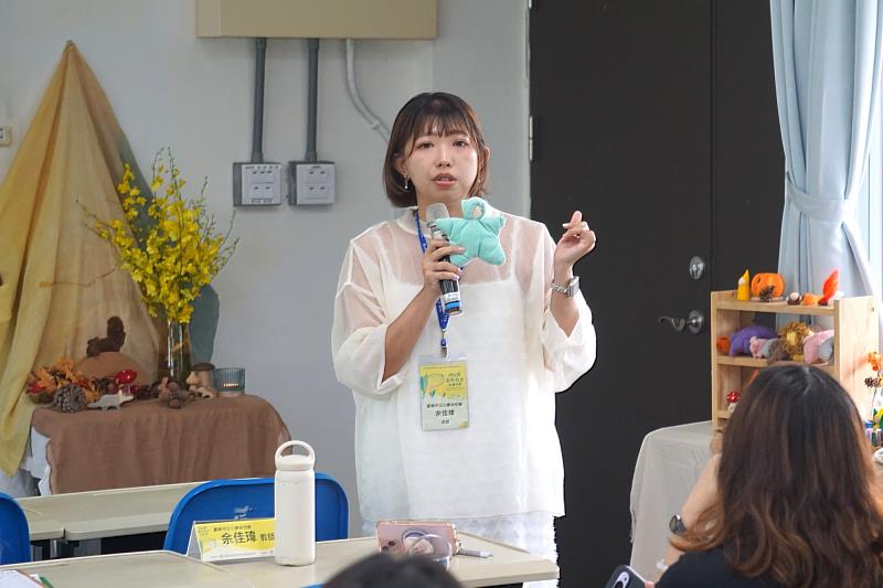 南大美感教育計畫臺南場次,教保人員以華德福教育精神體驗自然元素的空間美學。