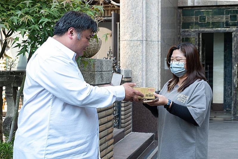 「中保好生活」APP可拍照通知住戶領取包裹,住戶可透過照片掌握郵件內容物,加速領取。圖/李清宇 攝影