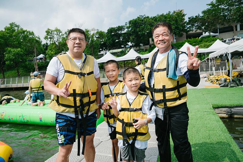水上氣墊闖關活動