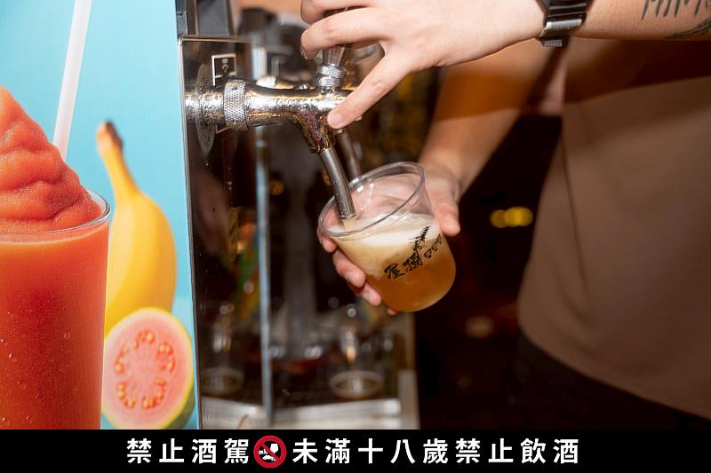 現場有各式特色風味啤酒及在地美食市集，滿足遊客味蕾