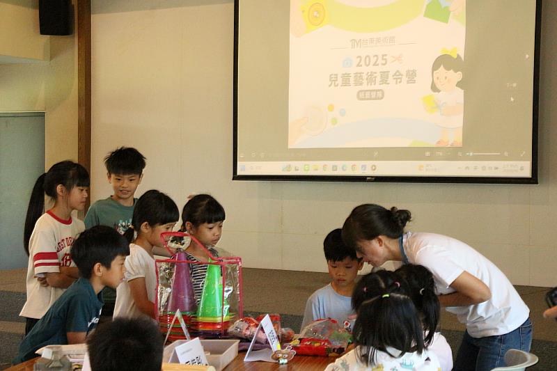 用「紙」激盪學童想像力 東美館「紙藝奇幻」夏令營開營！
