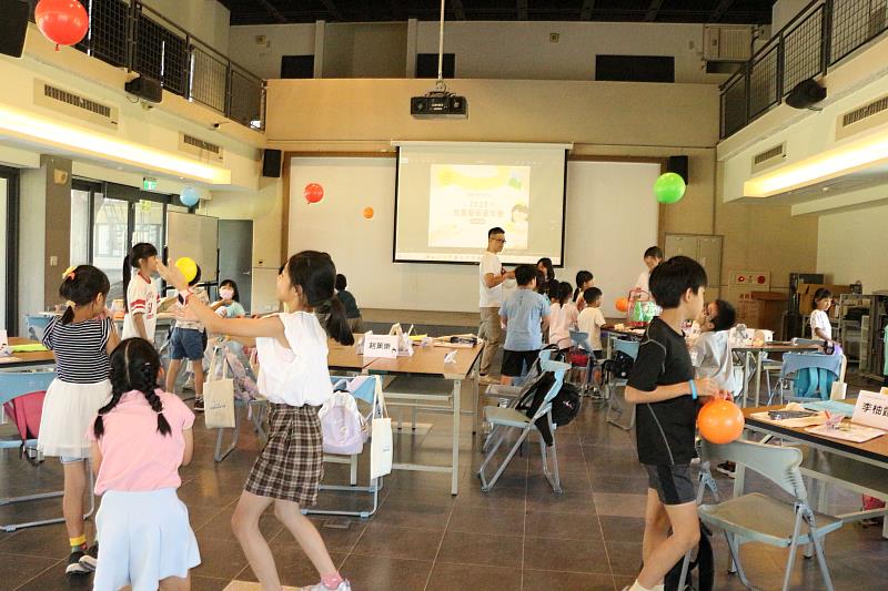 用「紙」激盪學童想像力 東美館「紙藝奇幻」夏令營開營！