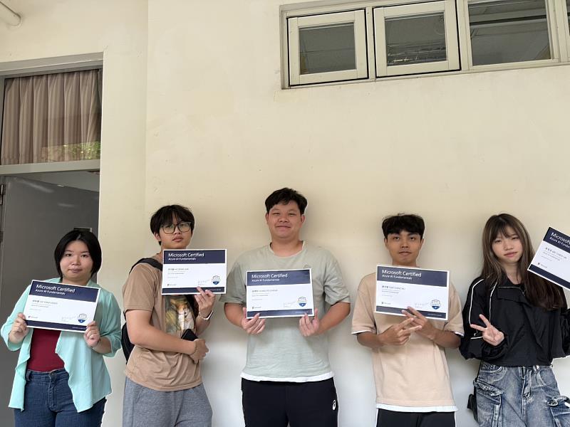 亞大人工智慧系同學,順利取得微軟 Azure AI國際證照。
