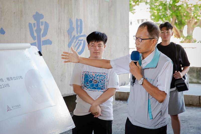 交通處長倪茂榮進行工程說明。
