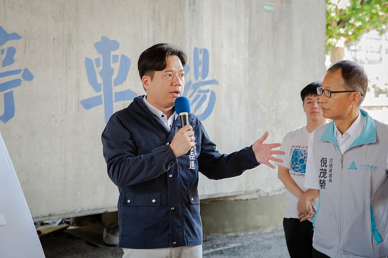 邱臣遠代理市長致詞，將於9/1啟動武陵路橋下停車場路面改善工程。