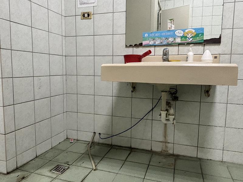 虎林國中老舊廁所。