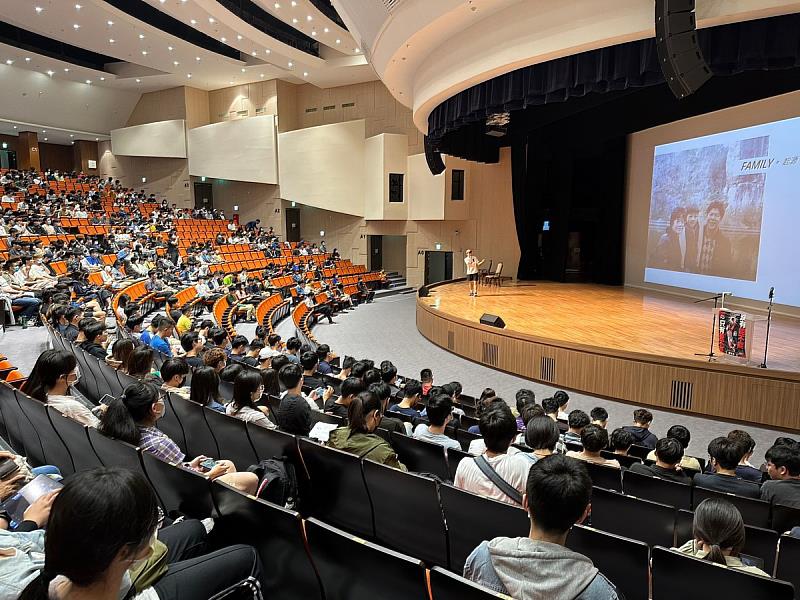 邀請歷年總統教育獎得主返校於全校週會分享