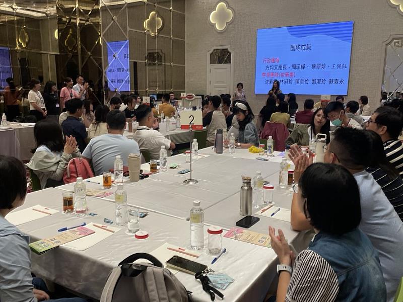 由林淑玲諮商心理師主帶4位婚姻種子教師協同帶領