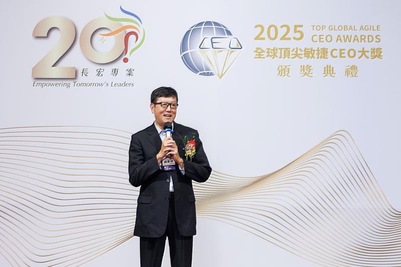 叡揚資訊學院院長楊東城積極推動公司敏捷教育，獲得全球頂尖敏捷CEO大獎肯定。