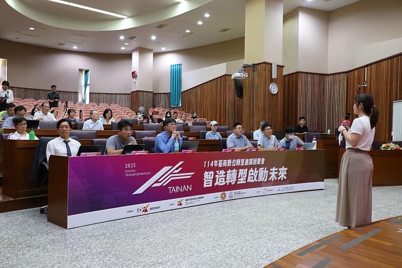 臺南市政府經濟發展局表示「114年臺南市產業數位轉型應用計畫」透過系統性輔導，逐步由數位體質提升，擴展至整體產業升級，共同建構臺南智慧產業的永續發展藍圖。