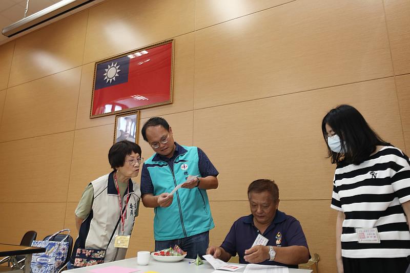 東西區公所進行選票初點