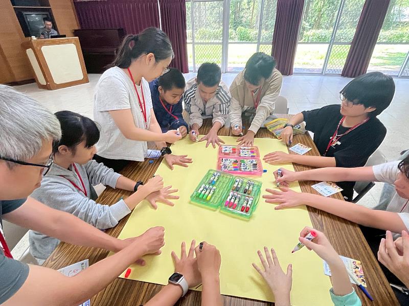 兒少代表繪製全方位價值契約