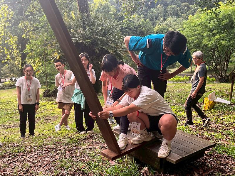 兒少代表體驗中低空探索設施