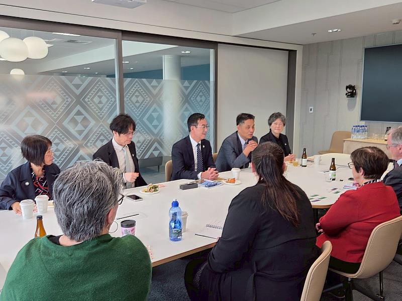 東華大學代表團與Auckland University of Technology會議交流。