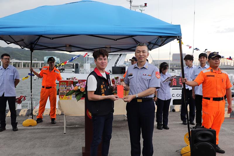 海巡之友總會艦隊分會黃副會長致贈加菜金