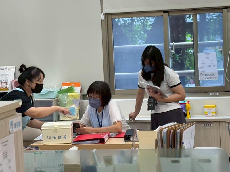 竹市府攜手國立清華大學幼兒教育中針對托育中心進行訪視補導。