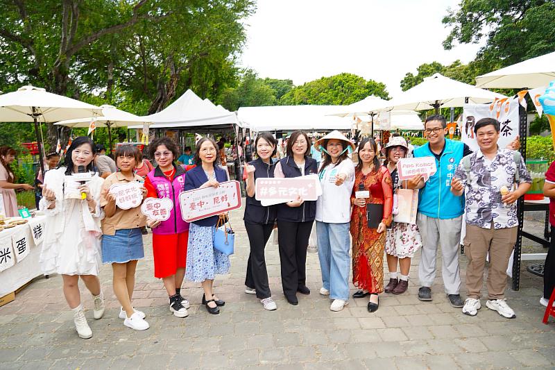 「臺中．尼好！Apa Kabar（印尼語你好）」多元文化市集熱鬧舉行，展現新住民婦女的經濟力、文化力與生命力。