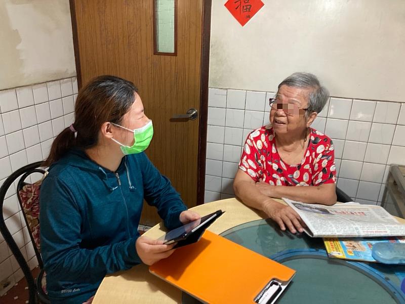 竹市照顧管理專員以專業照顧，服務超過7,000多個家庭
