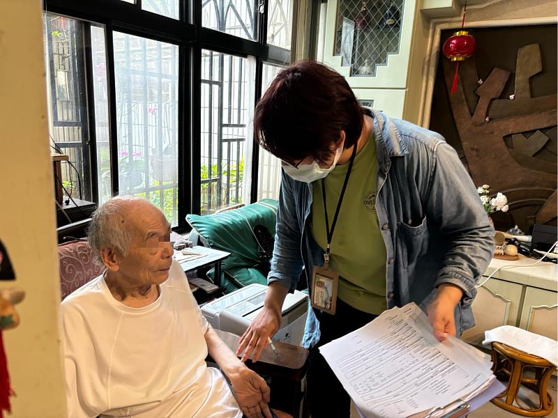 竹市照顧管理專員以專業照顧，服務超過7,000多個家庭