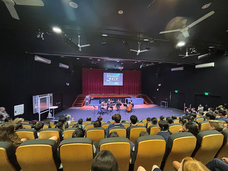NTSO弦樂四重奏在布里斯本的最後一場演出於卡蘭威爾州立中學（Calamvale Community College）登場
