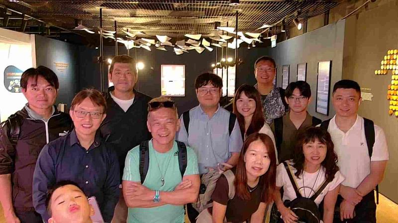 新加坡國立大學教授Dr. TONG Yen Wah與沈中元教授建立合作共識。
