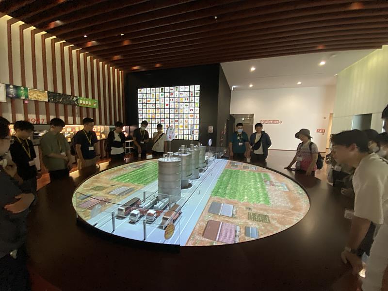 南華大學財金系至日本海外移地教學,了解味之素品牌的歷史與生產製造。
