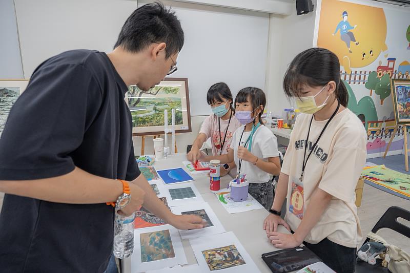 了解典藏作品與當代藝術發展風格及媒材變化。