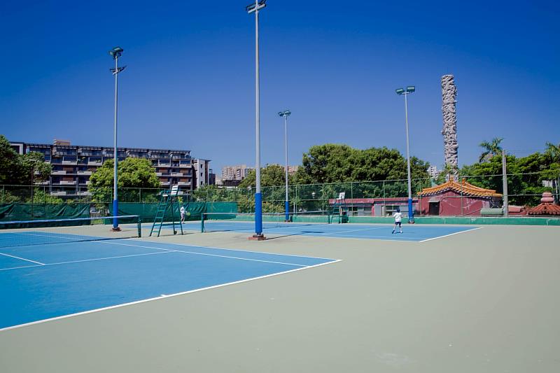 竹市公六網球場整修完工，提供市民優質運動場域。
