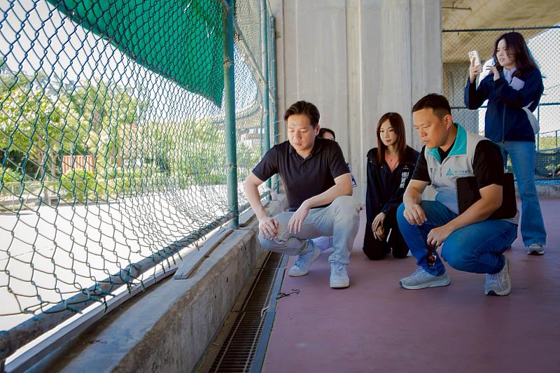 景觀大道網球場整建工程將於8/25開工，邱臣遠代理市長視察。