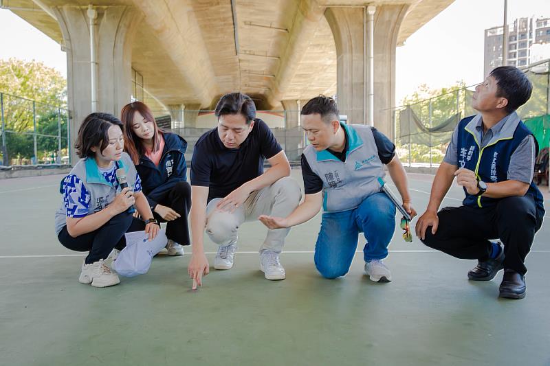 景觀大道網球場整建工程將於8/25開工，邱臣遠代理市長視察。