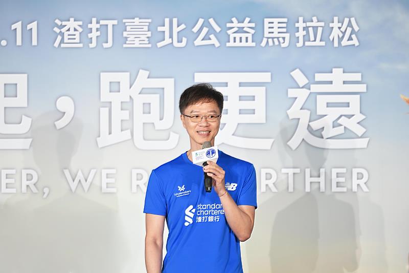 新聞照3：渣打銀行人資長溫文宗宣布2026渣打臺北公益馬拉松早鳥報名開跑，渣打銀行也希望能藉由這場賽事鼓勵員工參與社會公益活動，更能促進員工身心健康（圖／渣打臺北公益馬拉松提供）。