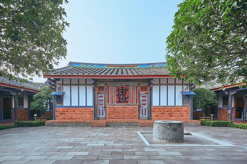 今年適逢成美公堂創建140周年,論壇活動選在成美文化園舉行,參加文化資產論壇之外也能感受百年古厝的風華。(頂新和德文教基金會提供)