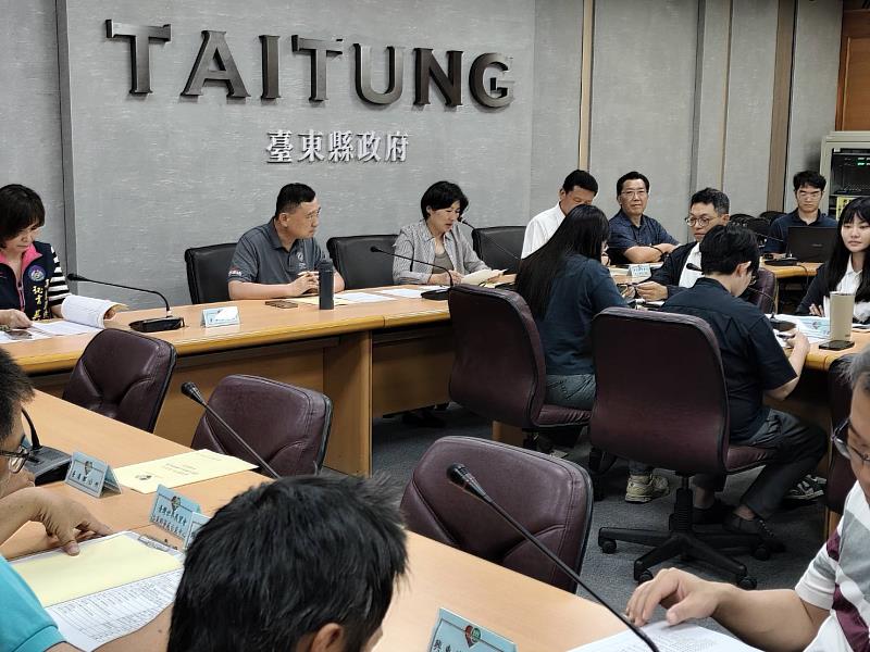 臺東縣召開8月份道安會報 饒慶鈴縣長指示颱風汛期 應督促承商依各項交通維持計畫落實執行