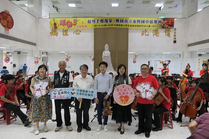 林榮生副院長感謝音樂家及樂團參與「躍動3」弦樂展演。
