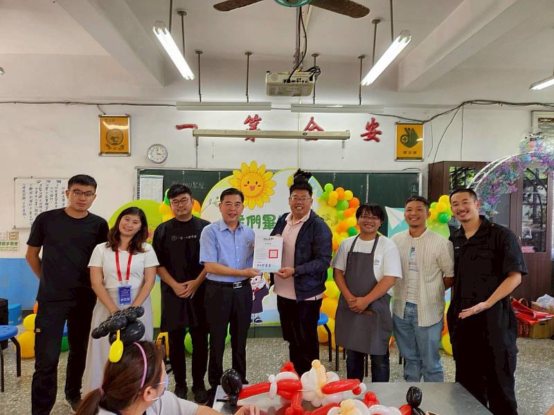 致贈全勤獎學員小禮物