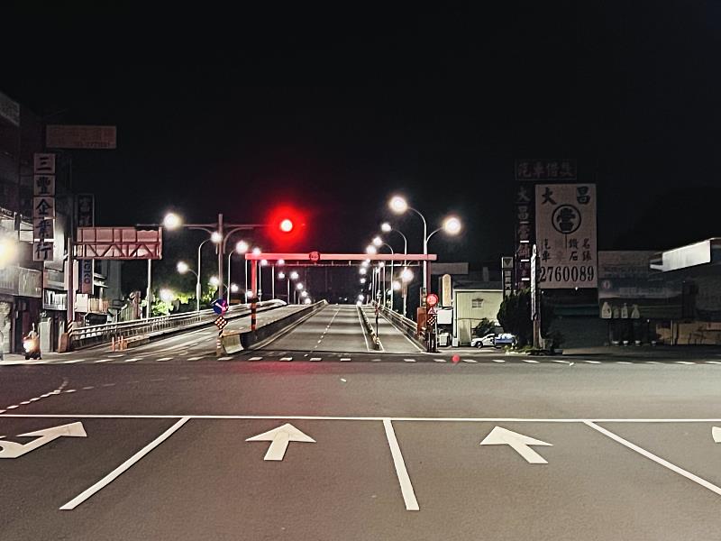 博愛路橋夜間封閉施工 (2)