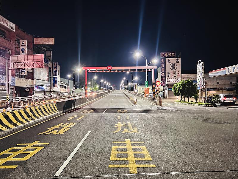 博愛路橋夜間封閉施工 (4)