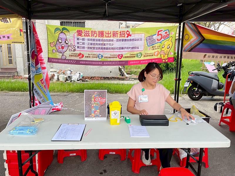 點亮健康 布袋「火燈夜巡」 現場提供免費愛滋篩檢