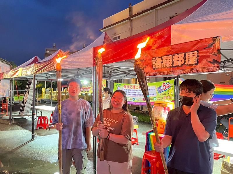 點亮健康 布袋「火燈夜巡」 現場提供免費愛滋篩檢