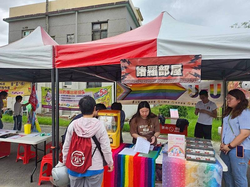 點亮健康 布袋「火燈夜巡」 現場提供免費愛滋篩檢
