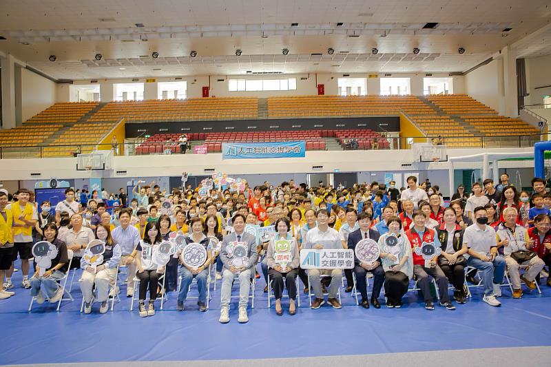 「2025足球無人機暨AI機器人科學創客程式競賽」活動合影。