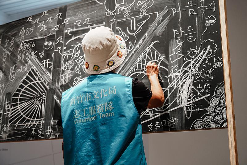 《沉默顯影記－白盒子裡的不／可見》展期至10/19止