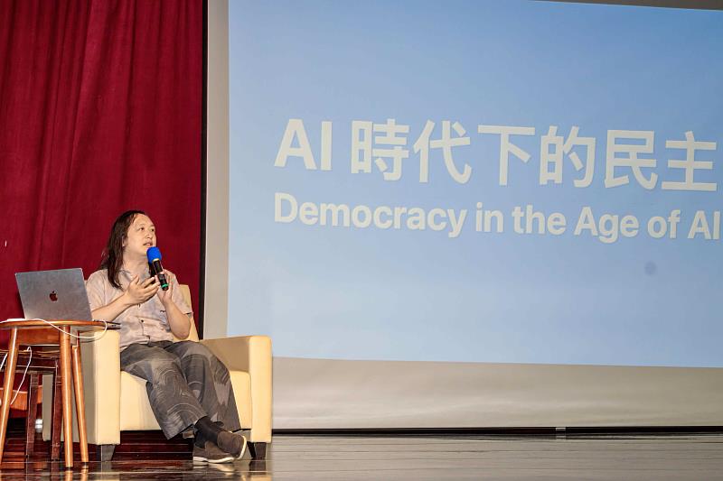 唐鳳創新講座「AI時代下的民主」